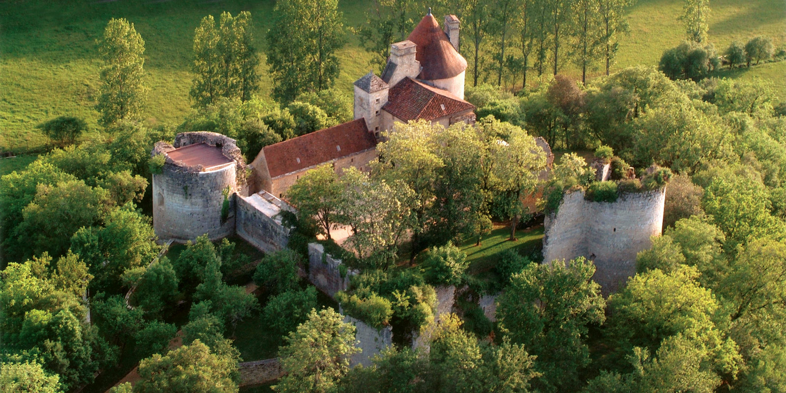 chateau-clermont-aeri-1600hotspot